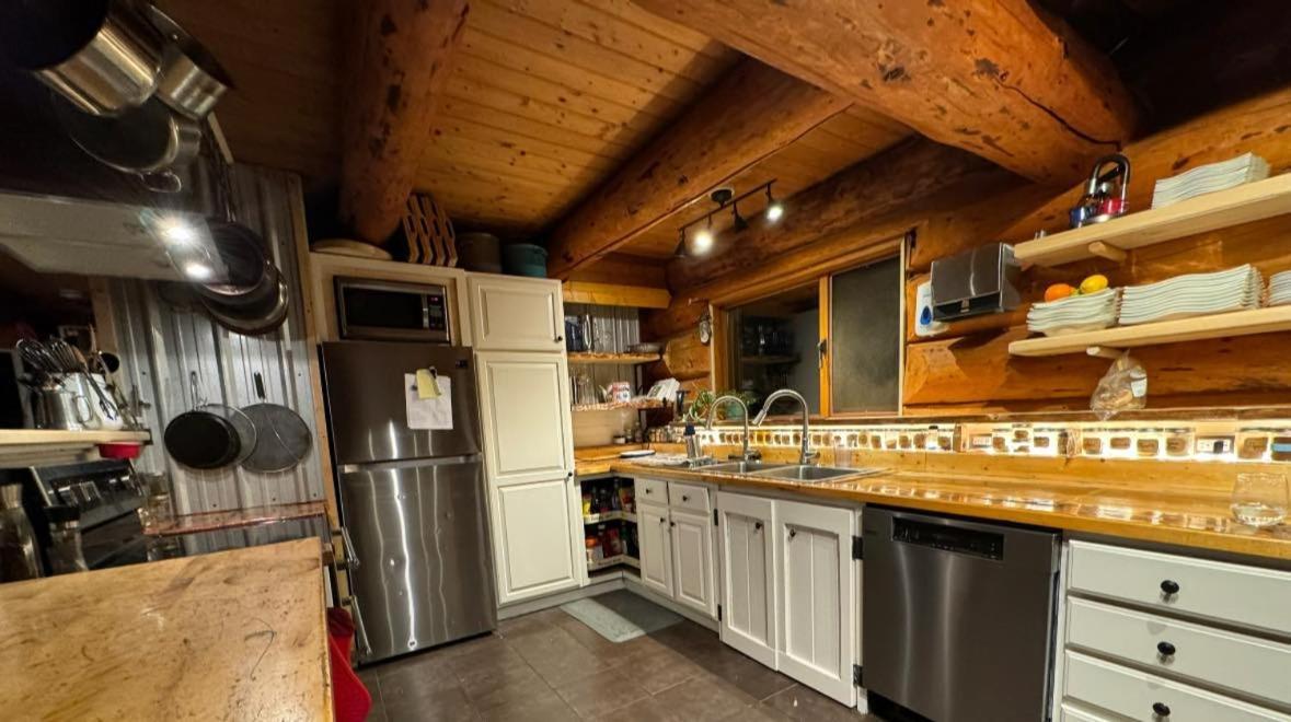 Mount Logan Ecolodge & Retreat Center 海恩斯章克申 外观 照片