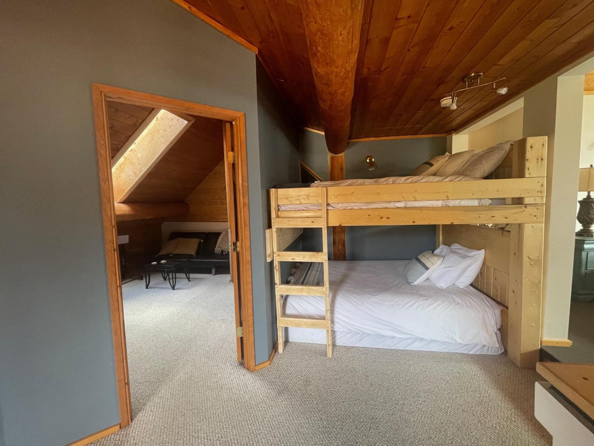 Mount Logan Ecolodge & Retreat Center 海恩斯章克申 外观 照片