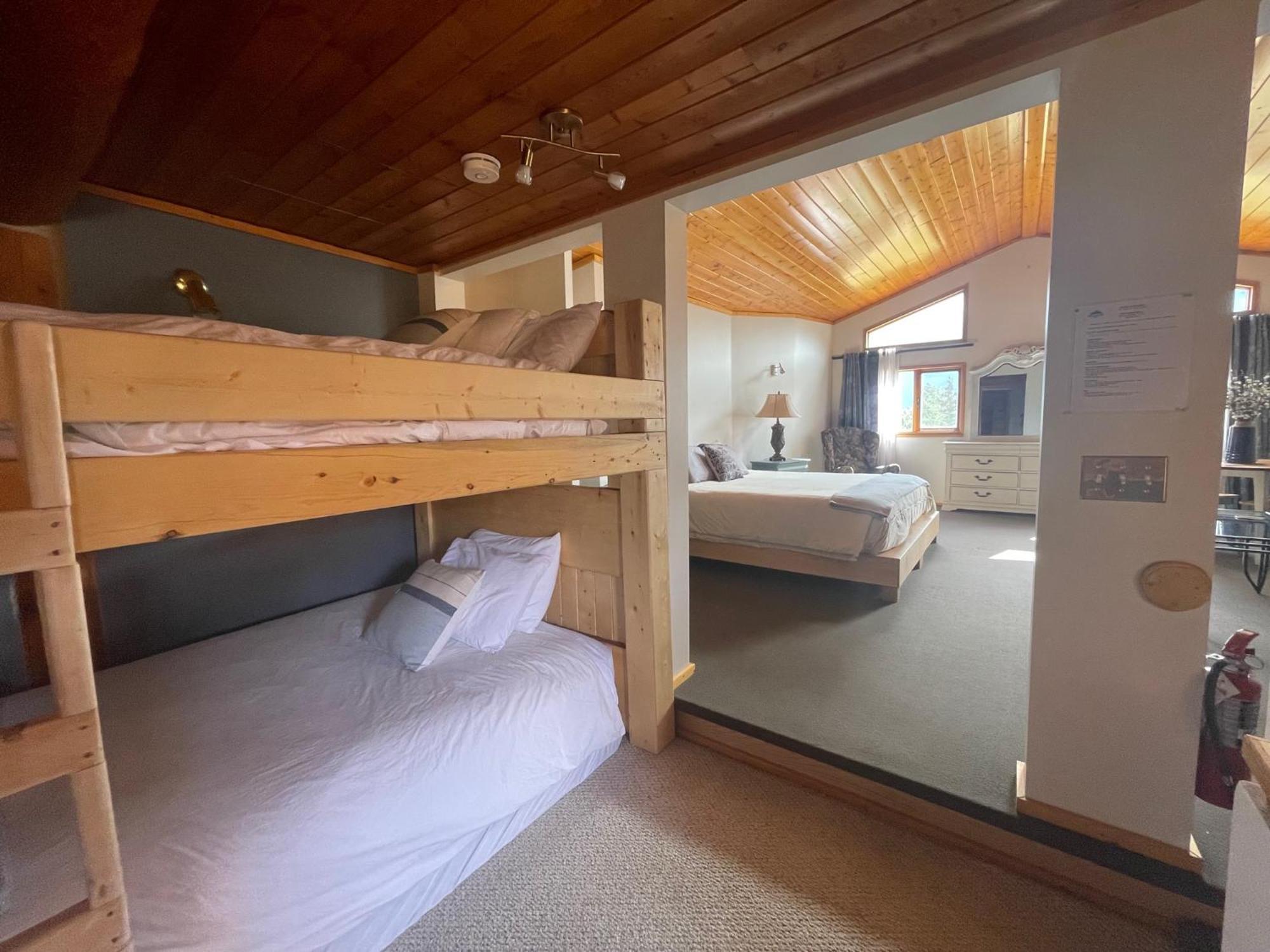 Mount Logan Ecolodge & Retreat Center 海恩斯章克申 外观 照片
